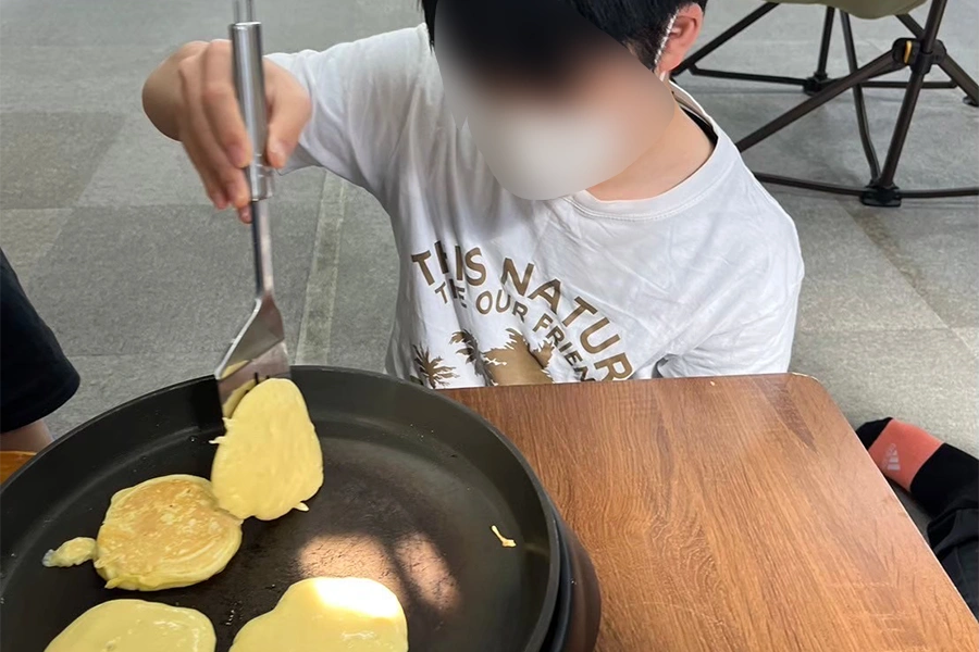 ホットケーキを焼いている様子