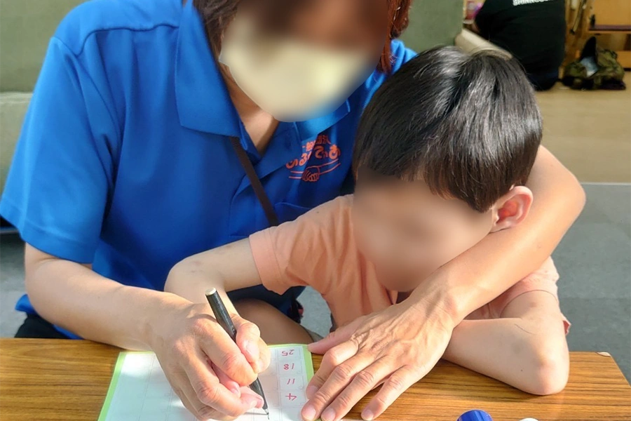 カレンダーを作っている様子