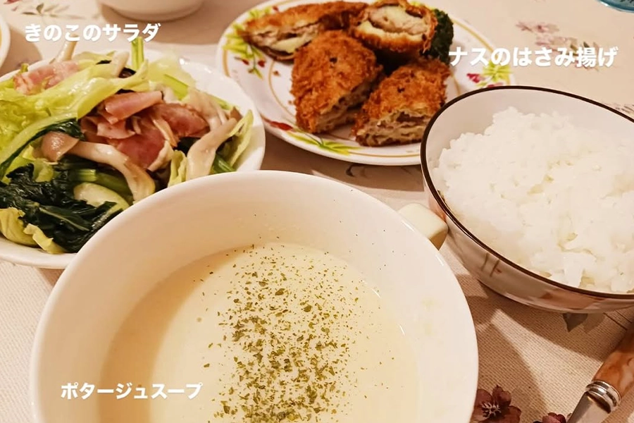 ポタージュスープ、茄子のはさみ揚げ、キノコのサラダ